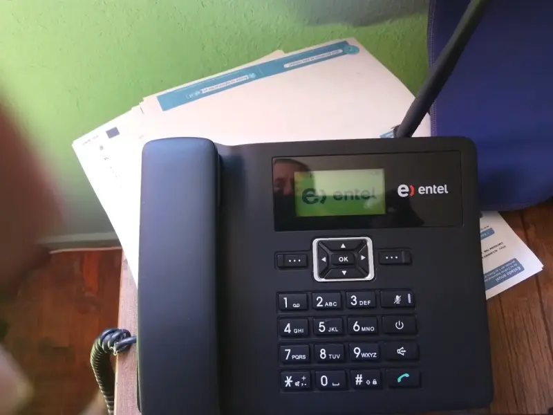Teléfono fijo Entel con pantalla digital - 5