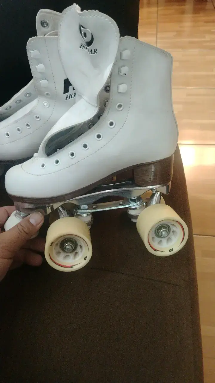Patines de Cuatro Ruedas Blancos Honar - 1