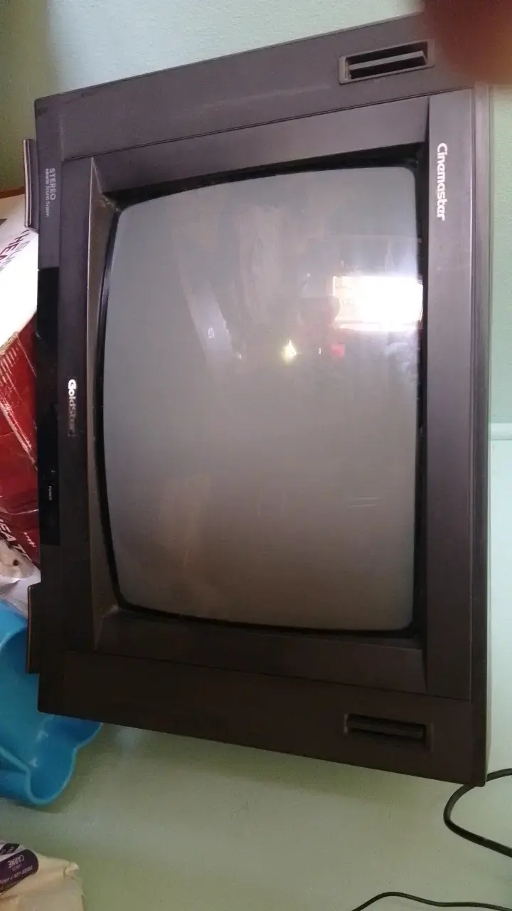 Televisor CRT Goldstar de 20 pulgadas - 2