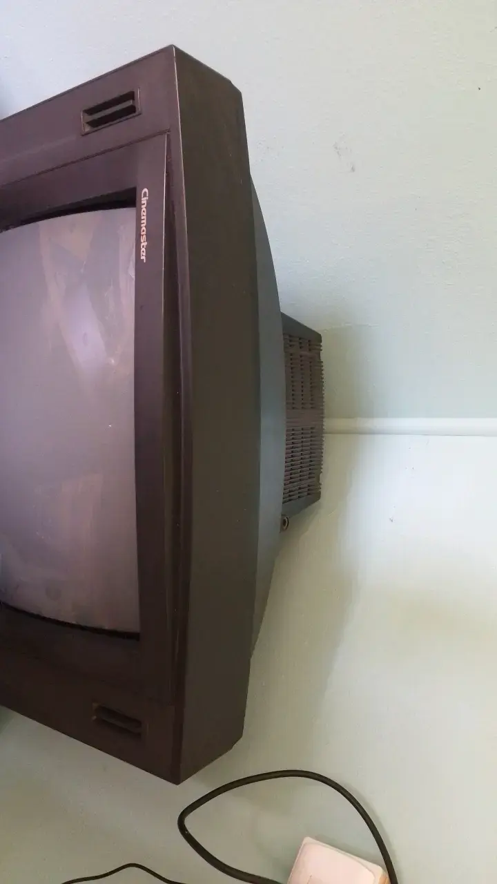 Televisor CRT Goldstar de 20 pulgadas - 3