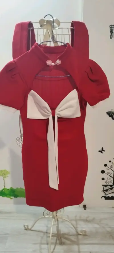 Vestido rojo sexy - miniatura 1