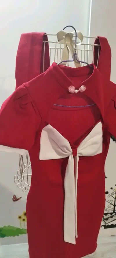Vestido rojo sexy - miniatura 2