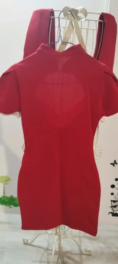 Vestido rojo sexy - miniatura 3