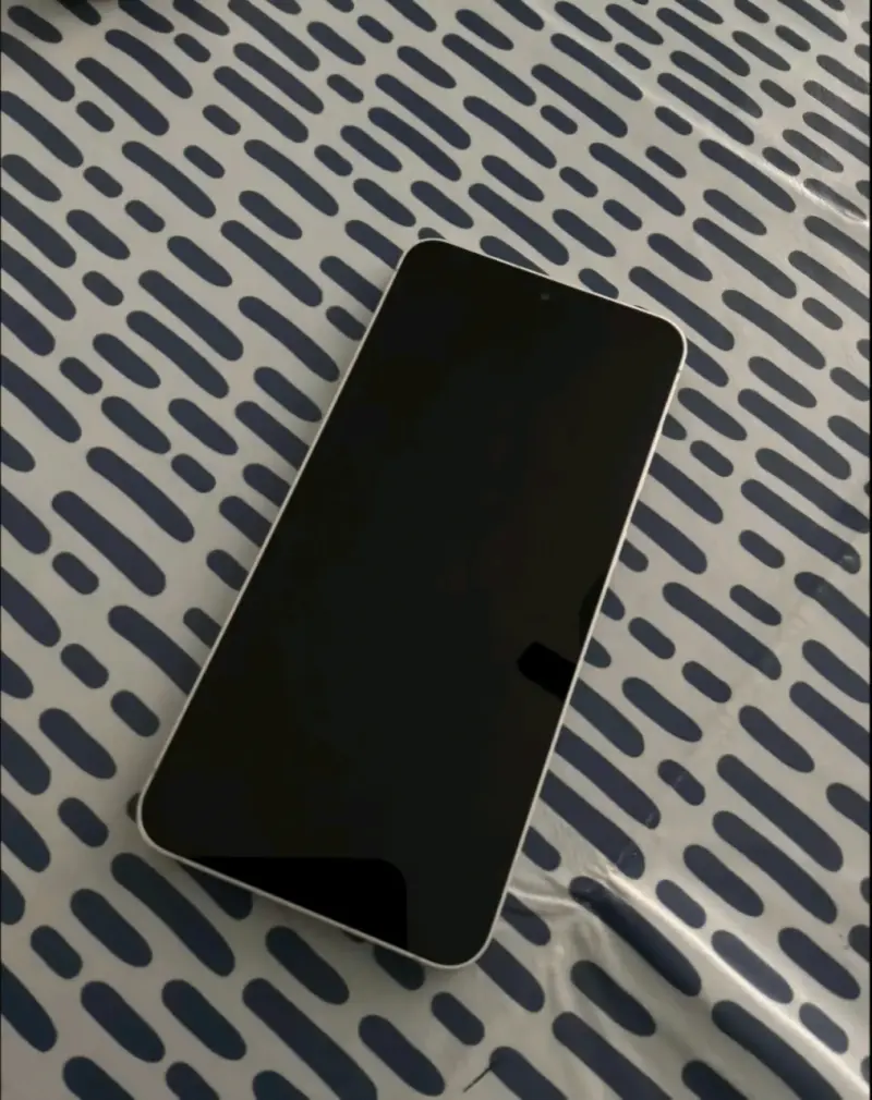 Samsung Galaxy S25 FE celeste en buen estado - 3