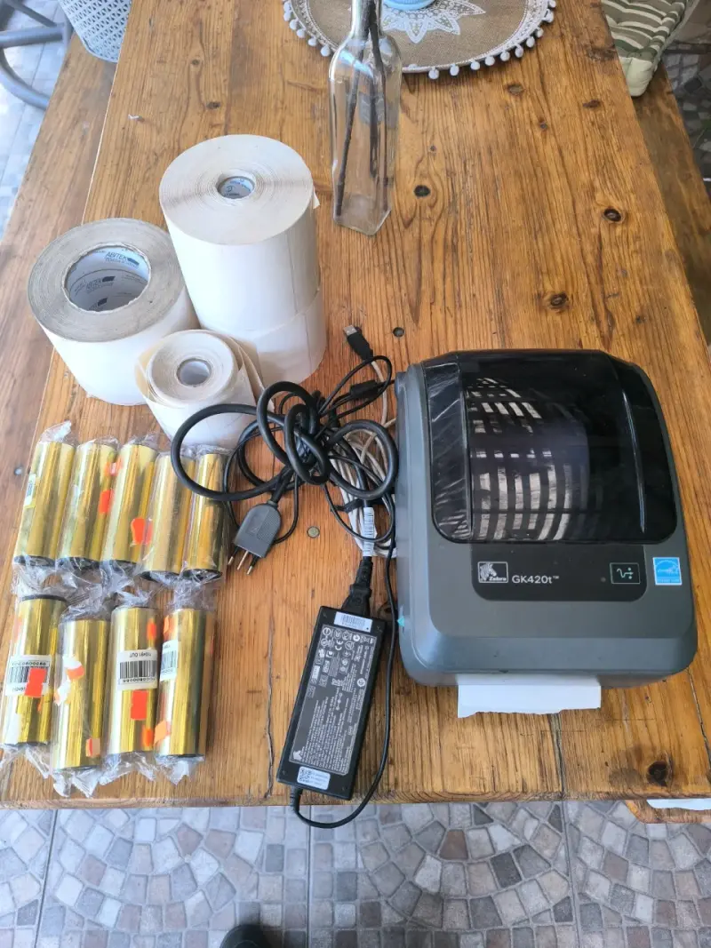 Impresora de etiquetas Zebra GK420t con accesorios - 1