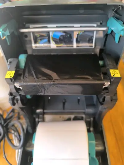 Impresora de etiquetas Zebra GK420t con accesorios - miniatura 3