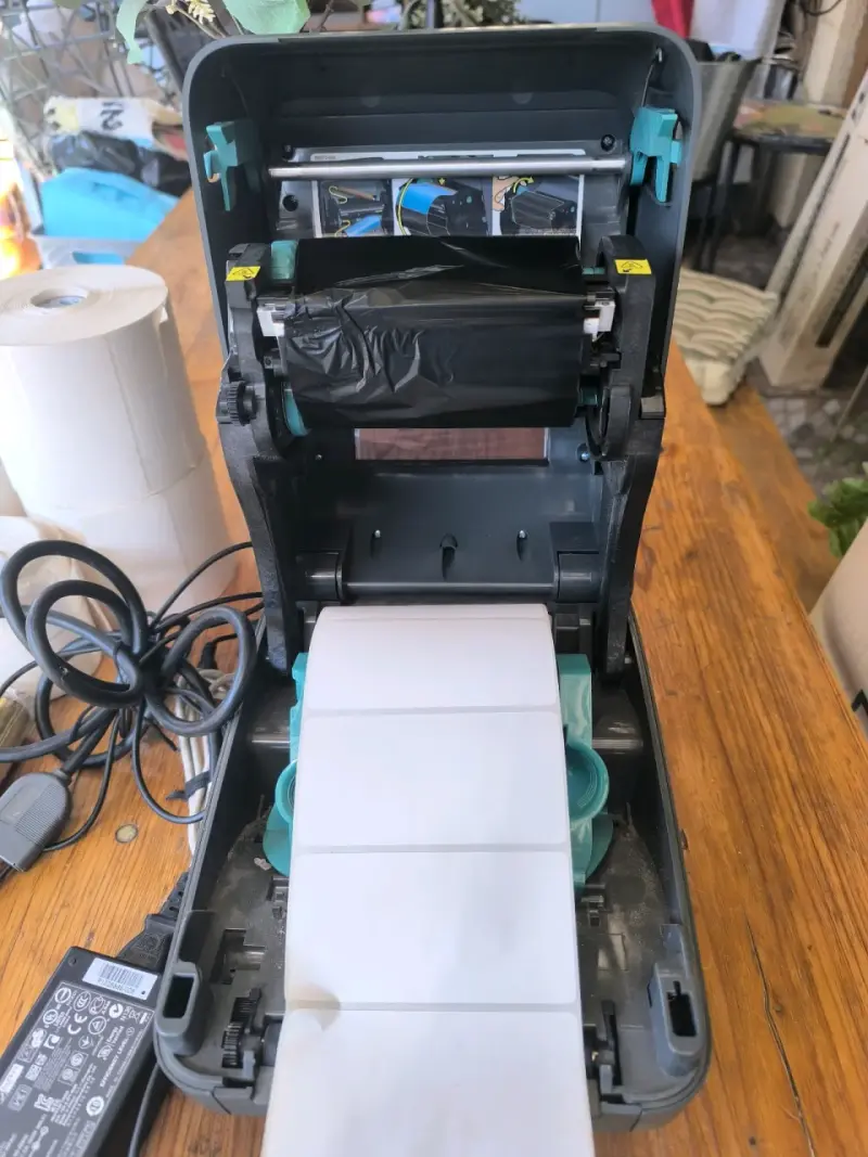 Impresora de etiquetas Zebra GK420t con accesorios - 4