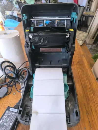 Impresora de etiquetas Zebra GK420t con accesorios - miniatura 4