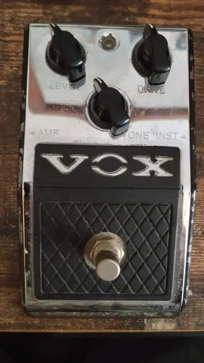 Pedal de distorsión Vox con booster - miniatura 2