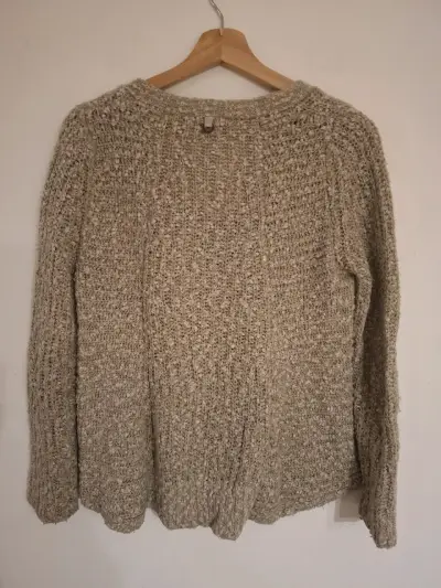 Suéter de punto beige para mujer - miniatura 3