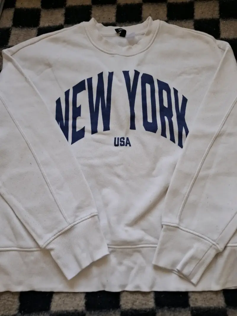 Polerón blanco con estampado New York