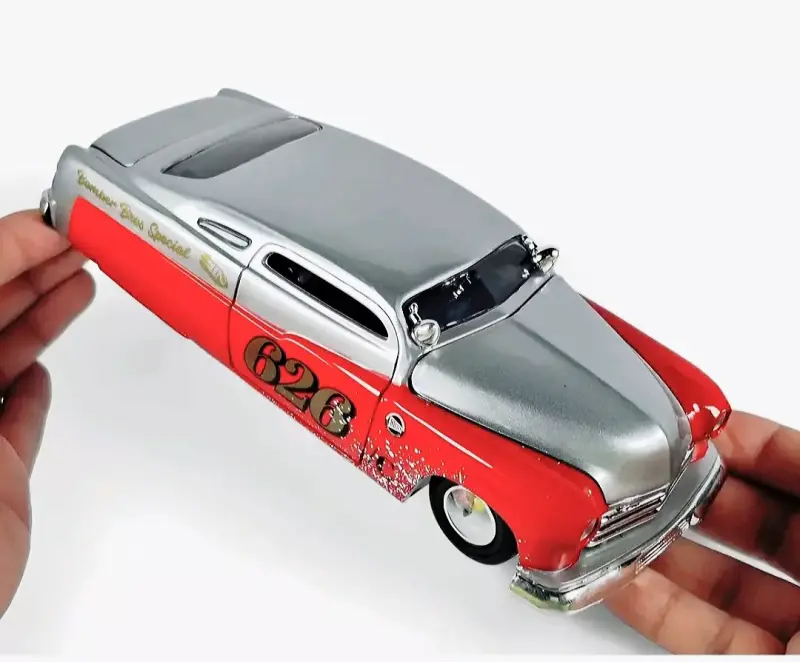 Modelo a escala 1951 Mercury Bomber Diecast - 2