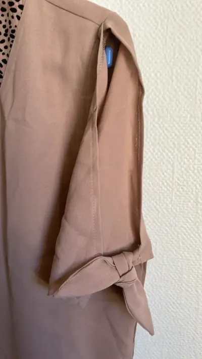 Blusa beige con detalle de leopardo Shein - miniatura 3