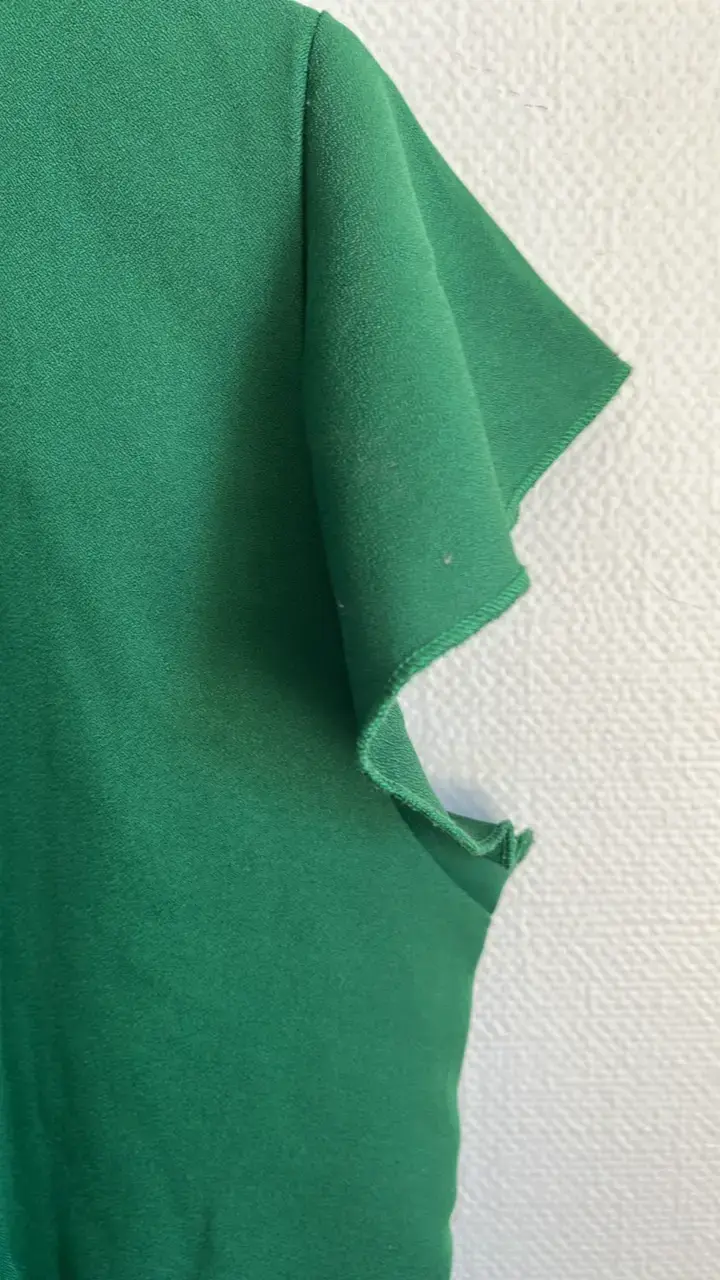 Blusa verde de mujer con mangas cortas - 3