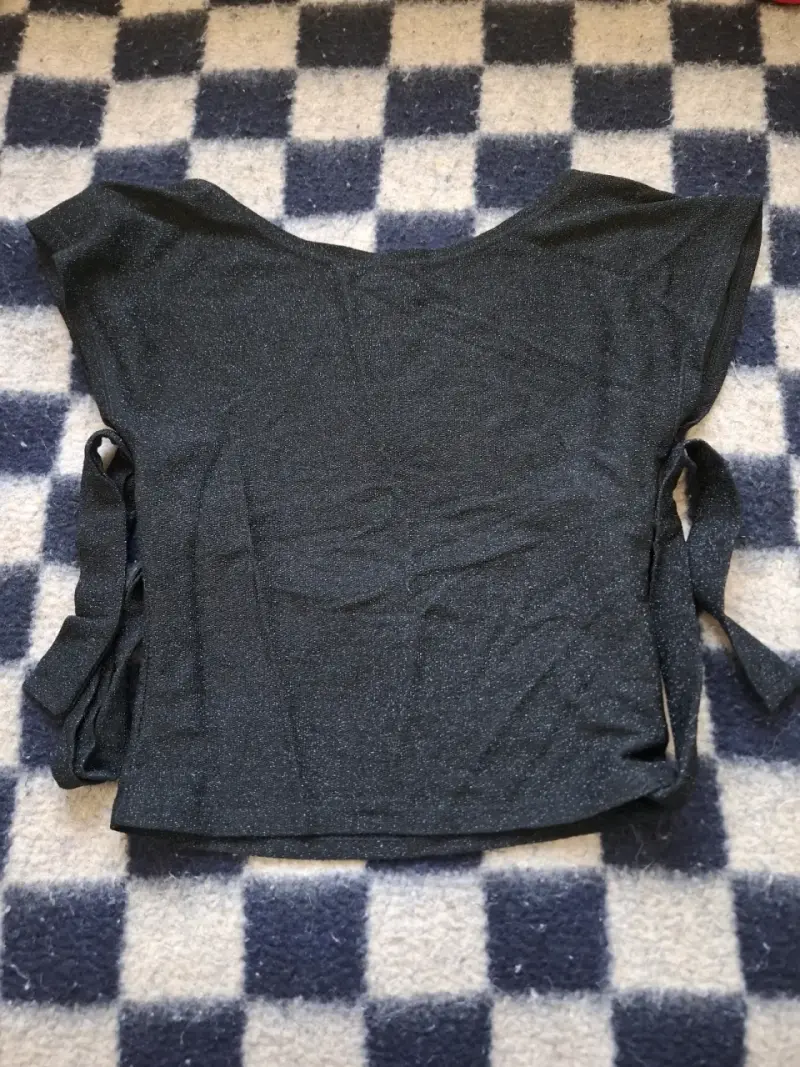Blusa negra con brillo para mujer