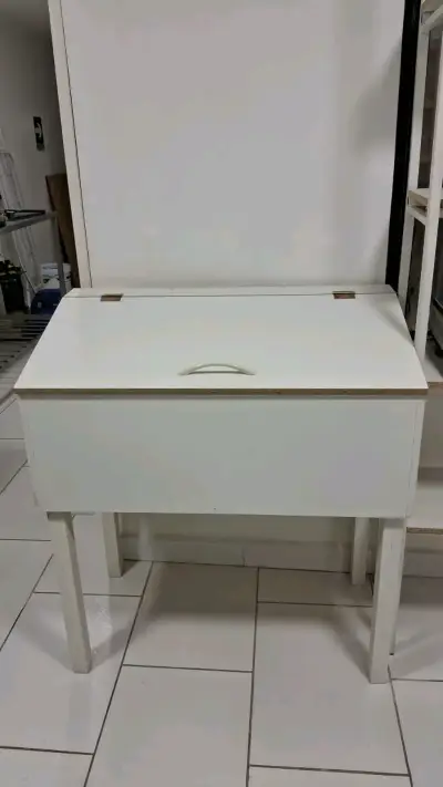 Mesa de trabajo blanca con compartimento - miniatura 1