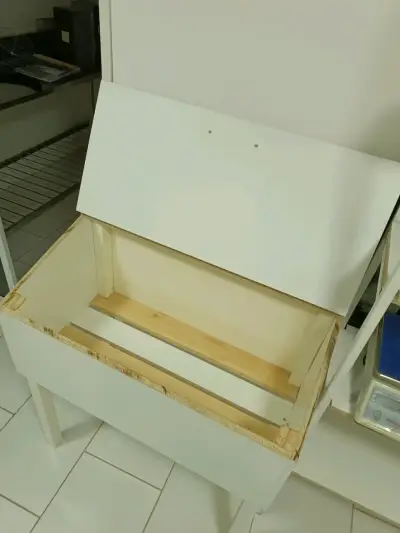 Mesa de trabajo blanca con compartimento - miniatura 2