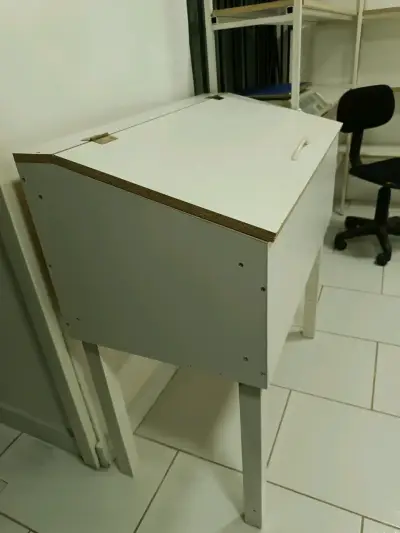 Mesa de trabajo blanca con compartimento - miniatura 3