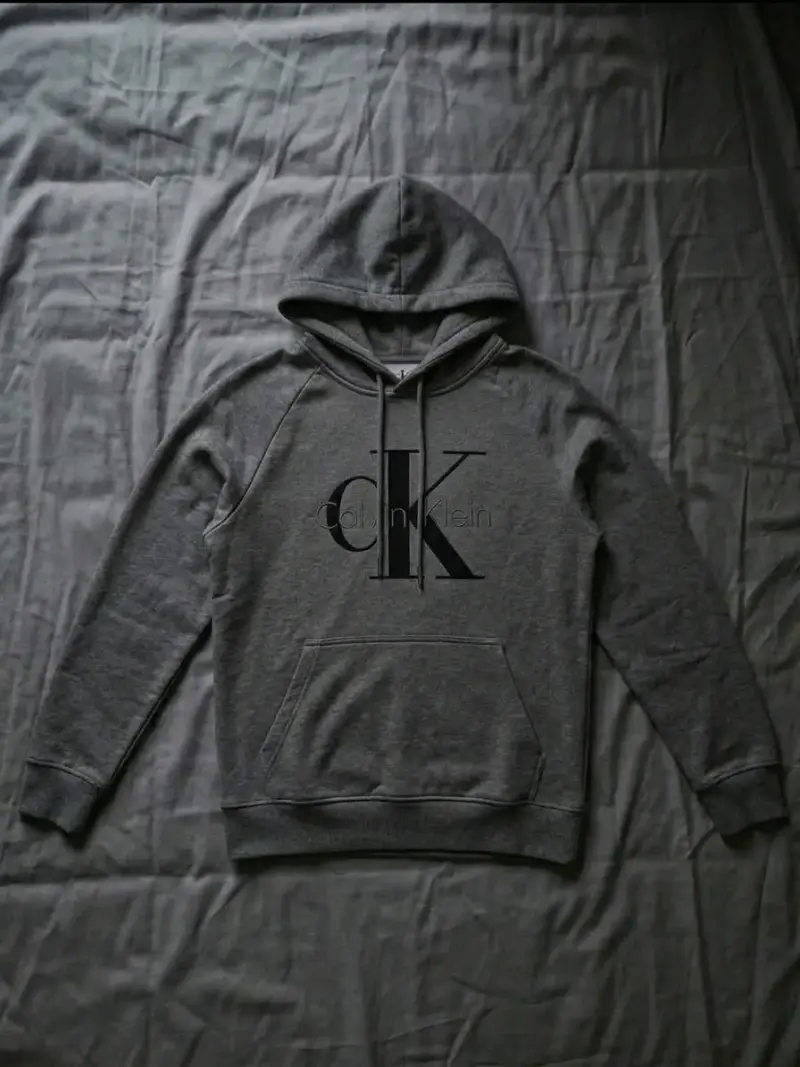 Polerón con capucha Calvin Klein gris