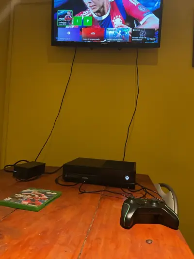 Consola Xbox One con control y cables - miniatura 3