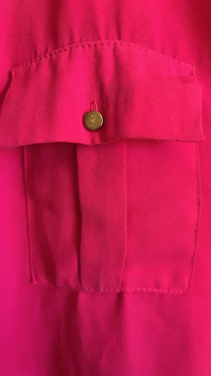 Blusa fucsia con bolsillos delanteros - 2