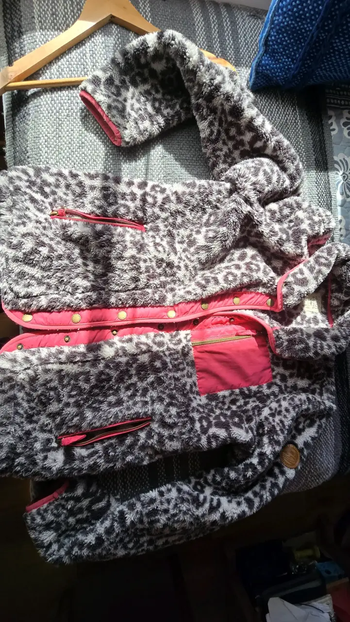 Chaqueta de felpa con estampado animal print Maui & Sons - 1