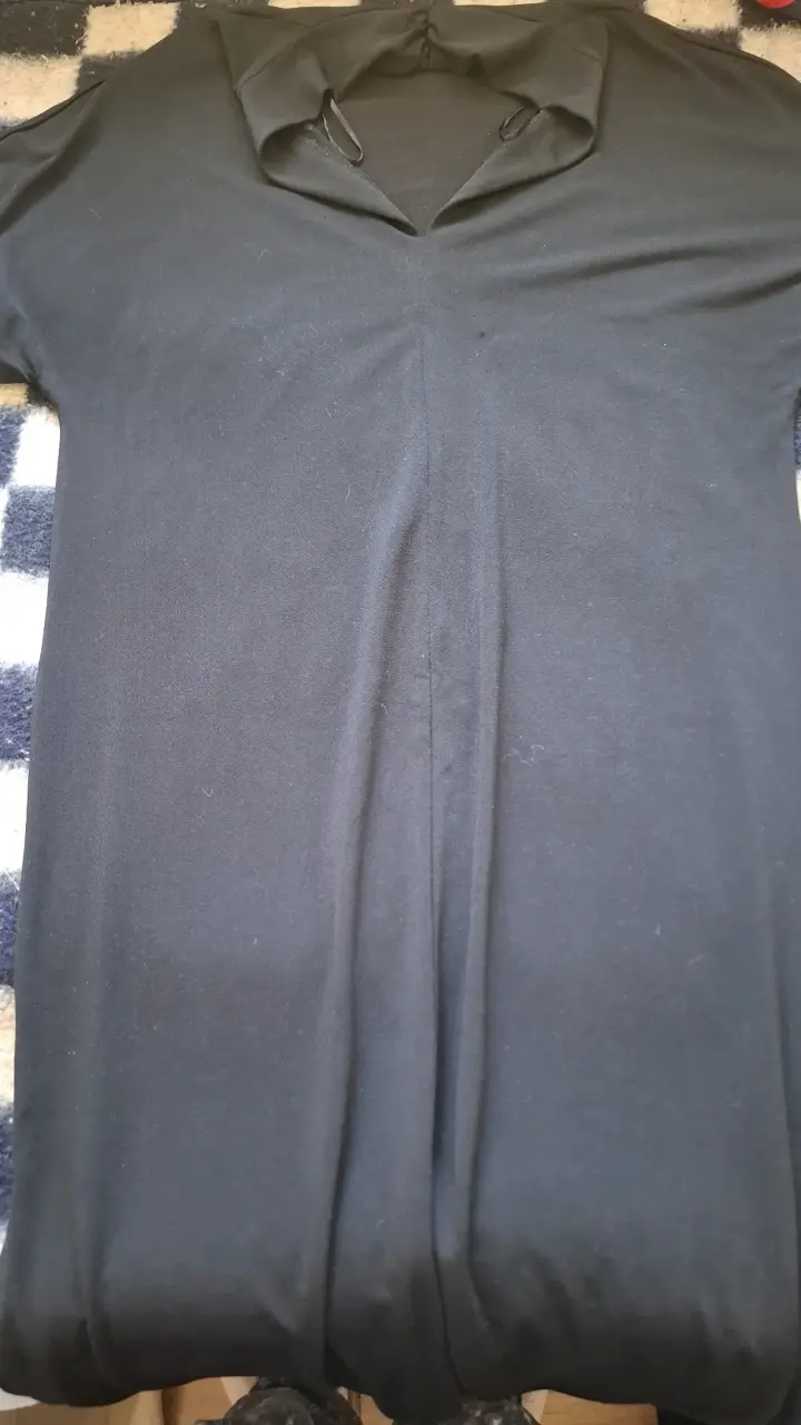 Vestido negro elegante para mujer