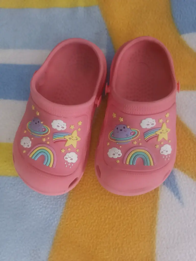 Sandalias chalas y zapatillas talla 25 - 2