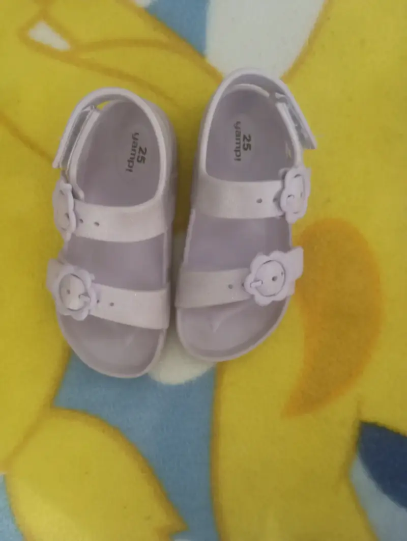 Sandalias chalas y zapatillas talla 25 - 3