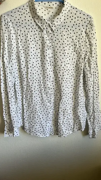 Blusa blanca de lunares negros Image Woman - miniatura 1