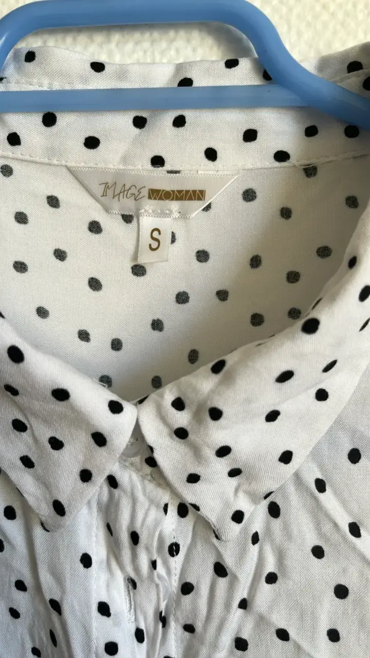 Blusa blanca de lunares negros Image Woman - 2