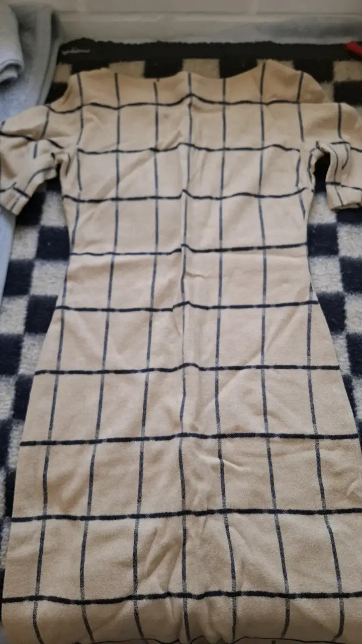 Vestido a cuadros beige y negro