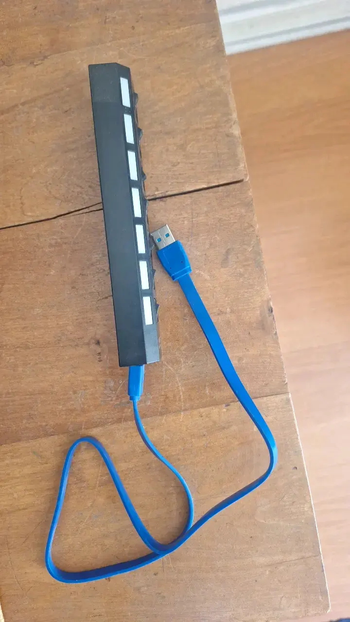 Hub USB 3.0 con 7 puertos y switches individuales - 2