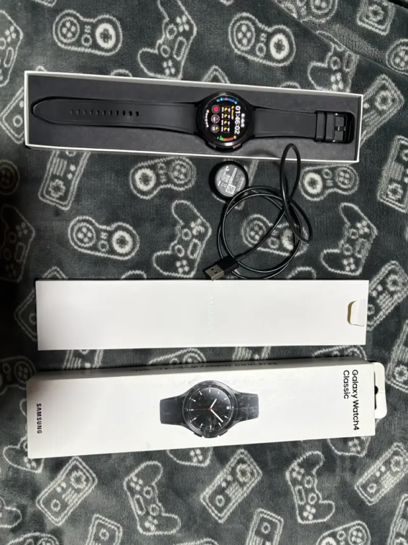 Samsung Galaxy Watch4 Classic Negro con Cargador - 2