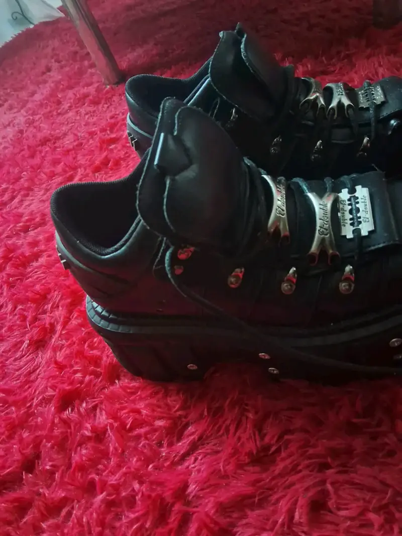Botas de plataforma negras estilo gótico - 3