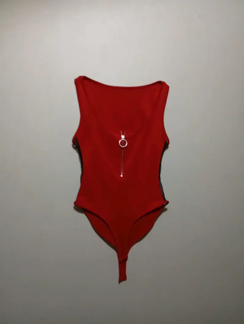 Body rojo con cierre frontal