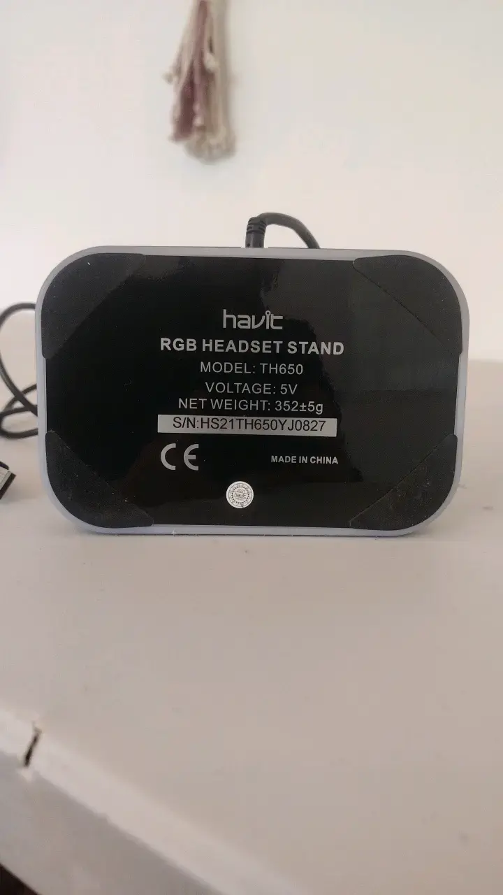 Soporte para audífonos RGB Havit con USB - 2