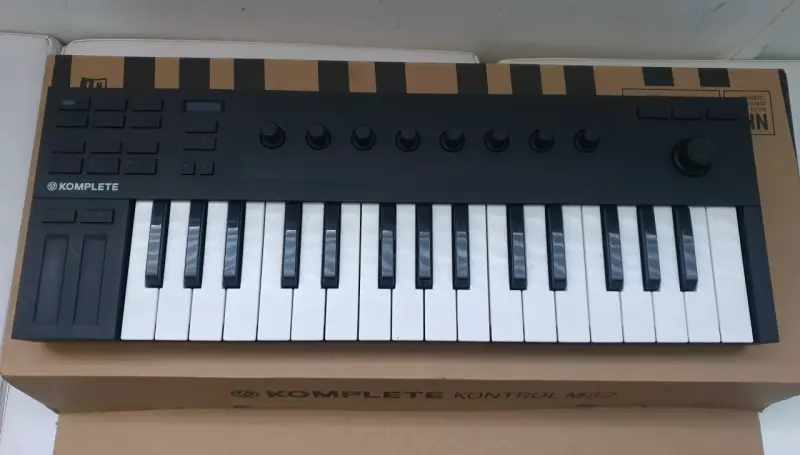 Teclado MIDI Komplete Kontrol M32 compacto - 1