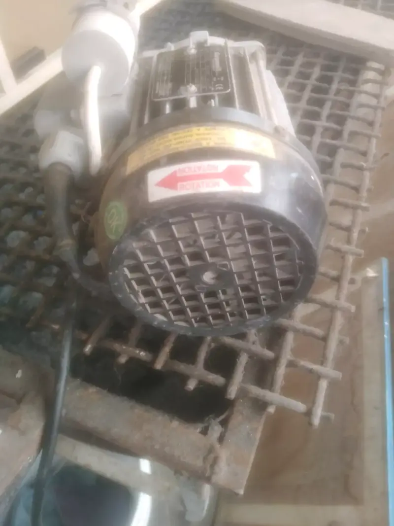 Motor eléctrico Carpanelli trifásico usado - 4