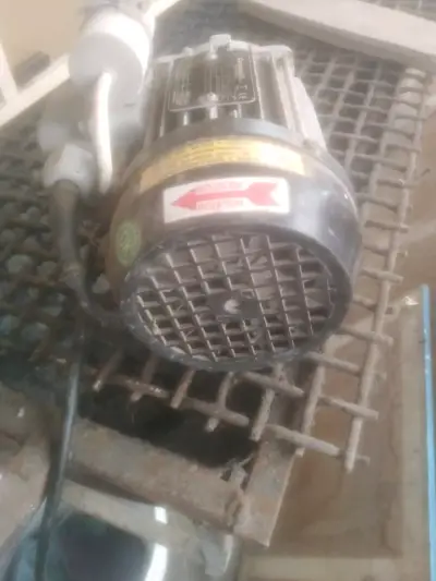 Motor eléctrico Carpanelli trifásico usado - miniatura 4