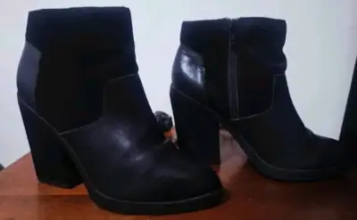 Botines Negros de Cuero con Tachas $15 $10 - miniatura 3