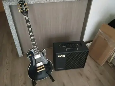 Guitarra epiphone les paul custom ebony +vox vt40x - miniatura 1