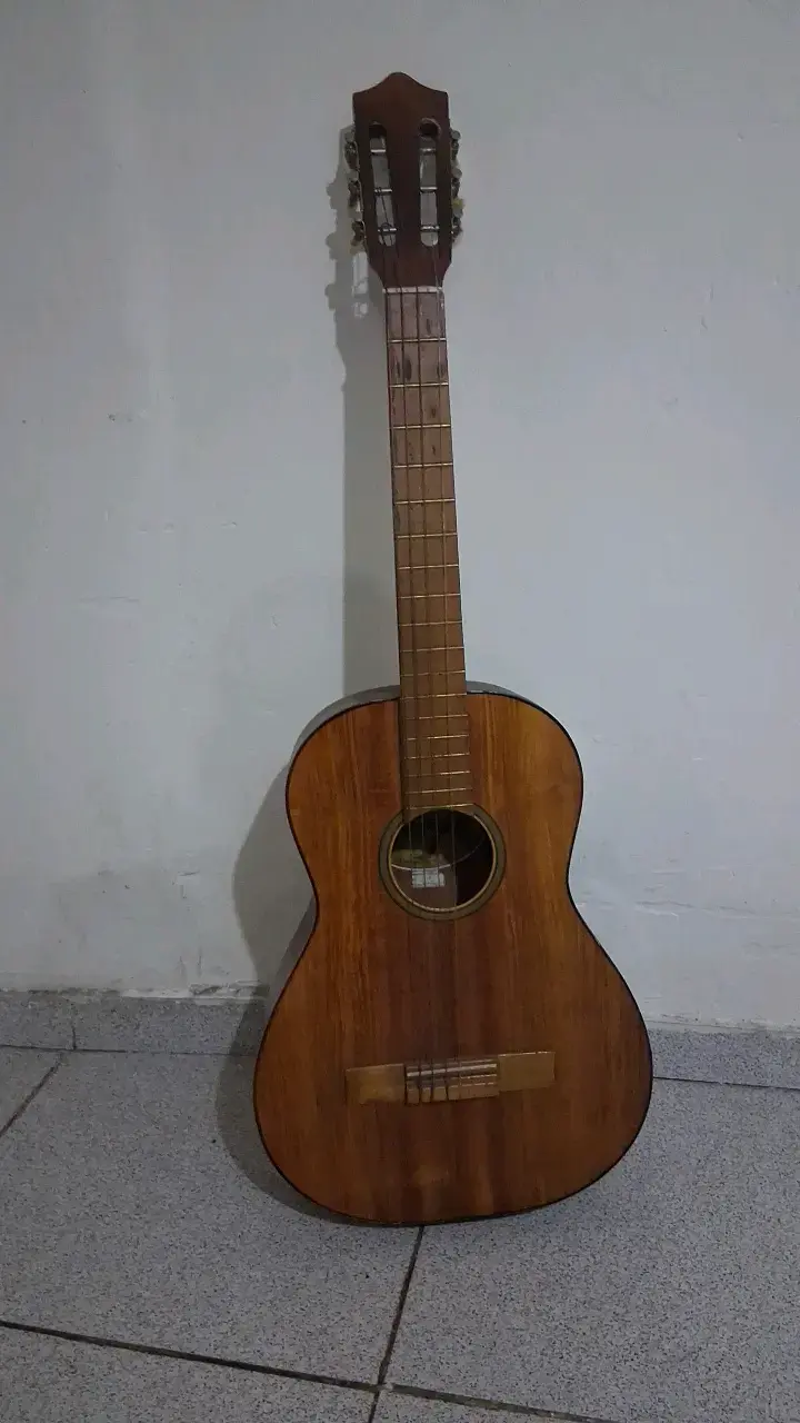 Guitarra acústica clásica de madera - 1