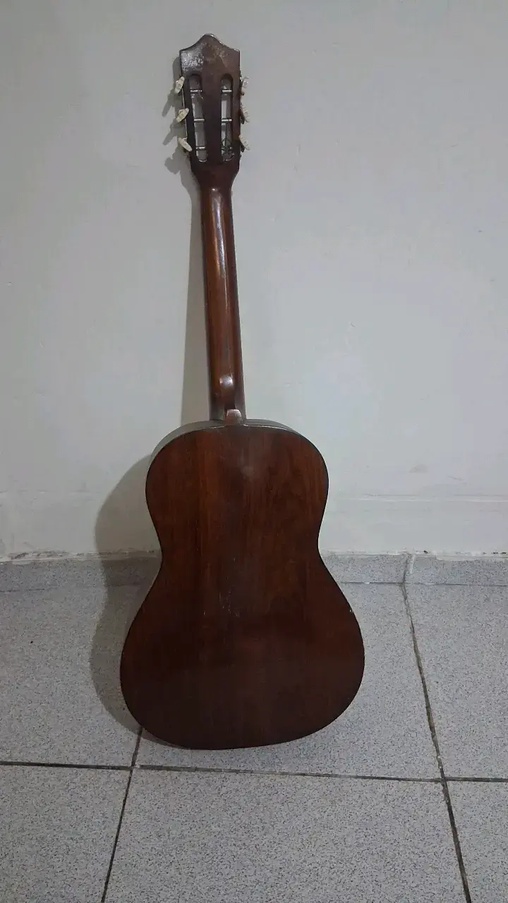 Guitarra acústica clásica de madera - 4