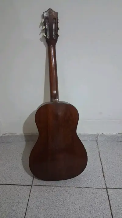 Guitarra acústica clásica de madera - miniatura 4