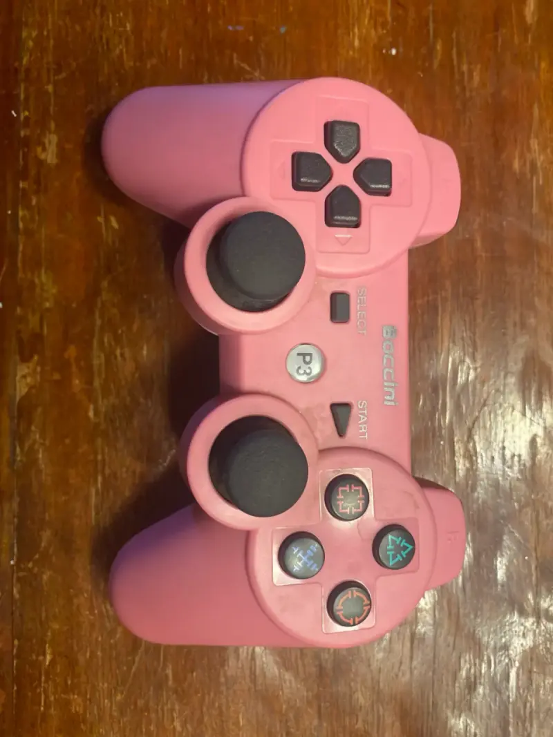 Consola PS3 con control rosa - 2
