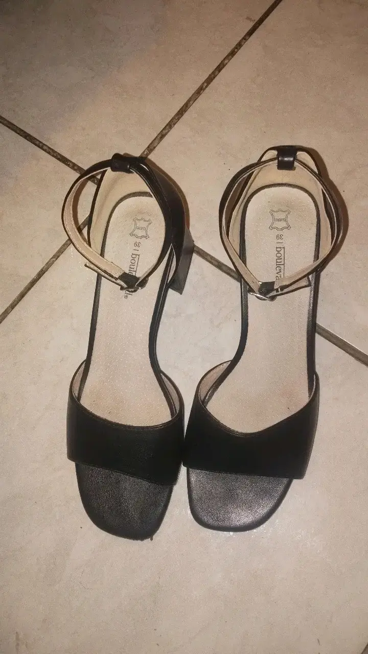 Sandalias de tacón negro elegantes - 2