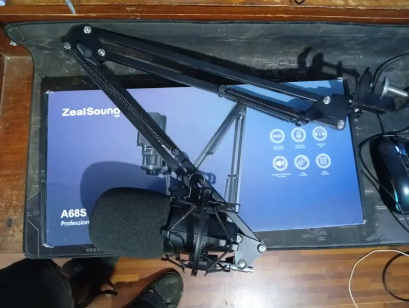 Micrófono de grabación ZealSound A68S con brazo ajustable - 1
