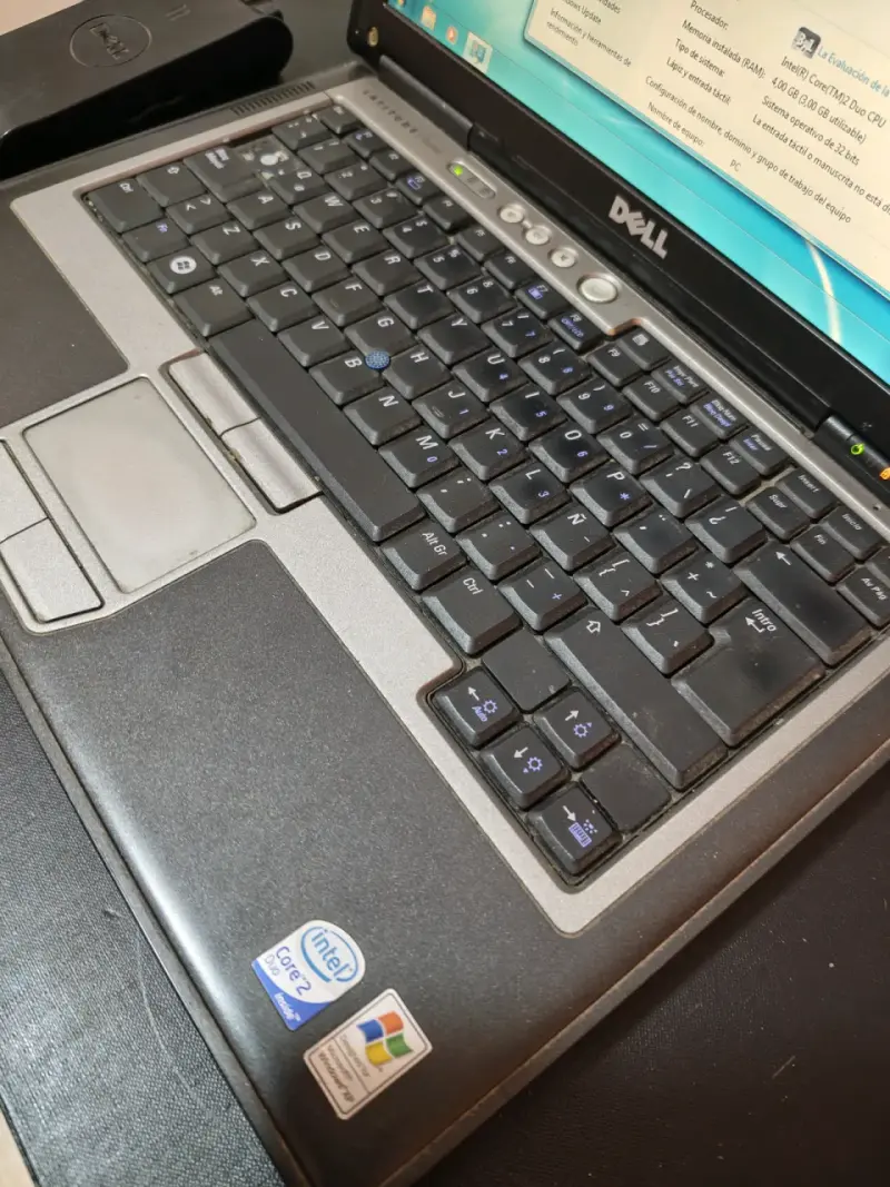 Laptop Dell Latitude D630 con Intel Core 2 Duo - 3