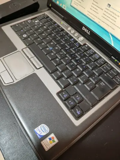 Laptop Dell Latitude D630 con Intel Core 2 Duo - miniatura 3